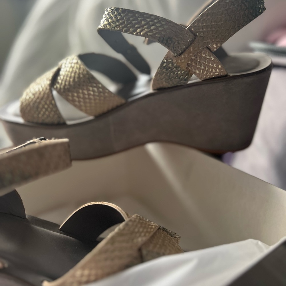 NWT | Kork-Ease Gold and Brown Platform Wedges, Women's Size 9 - Picture 4 of 8